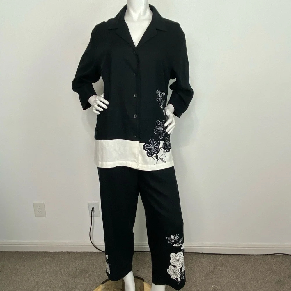 Jordan Black/White Floral Linen Blend Two Piece Set Size L